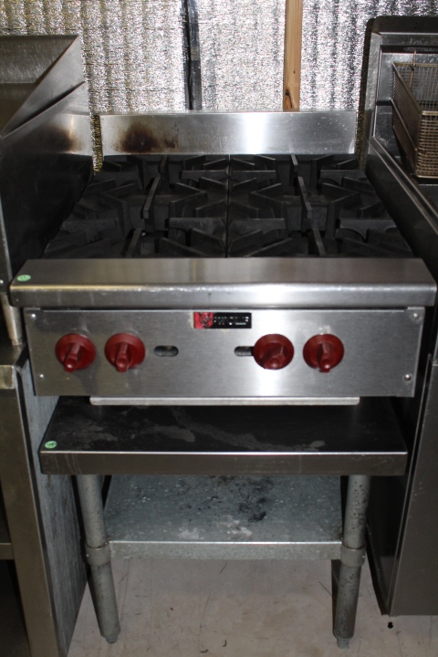 lot 11 image: 4 burner gas range  stove