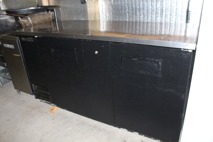 lot 13 image: True refrigerated bar back