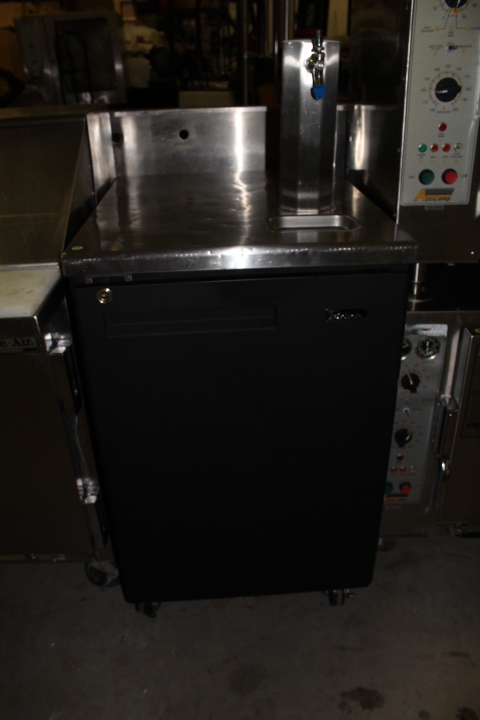 lot 19 image: Perilck Kegerator