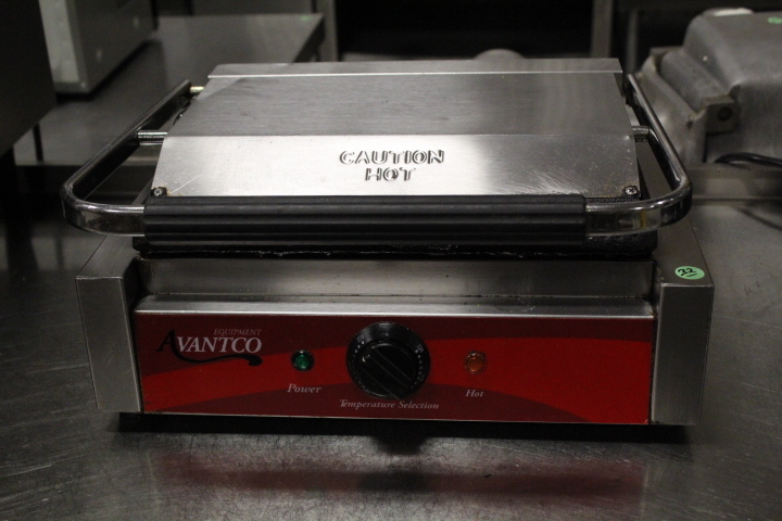 lot 32 image: Panini grill