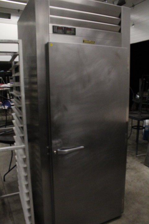 lot 47 image: Traulsen roll-in proofer