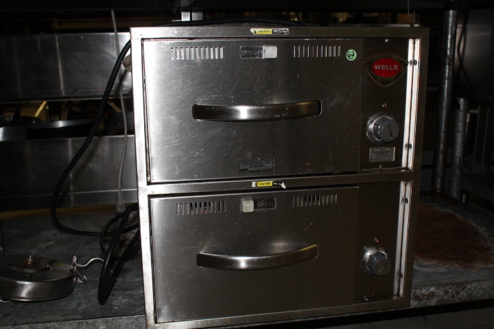 lot 62 image: Wells 2 drawer steamer