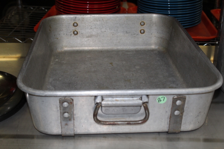 lot 87 image: roasting pan