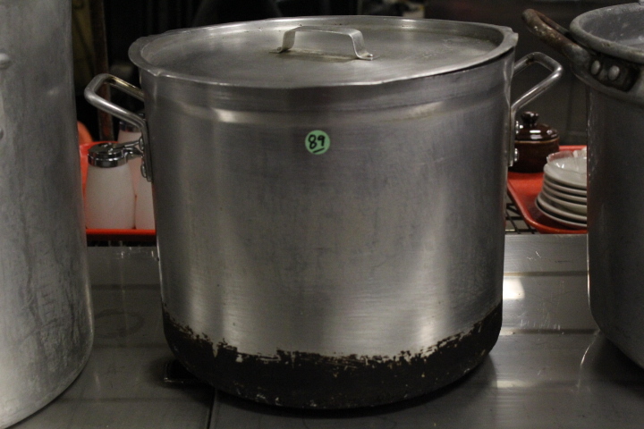 lot 89 image: 24 quart stock pot