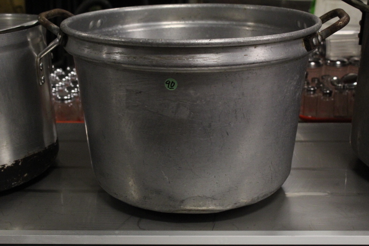 lot 90 image: aluminum pot