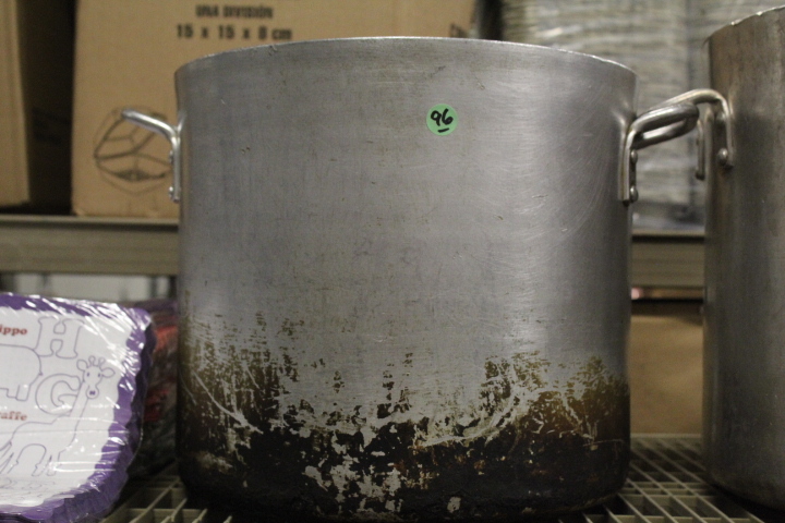 lot 96 image: 20 quart stock pot