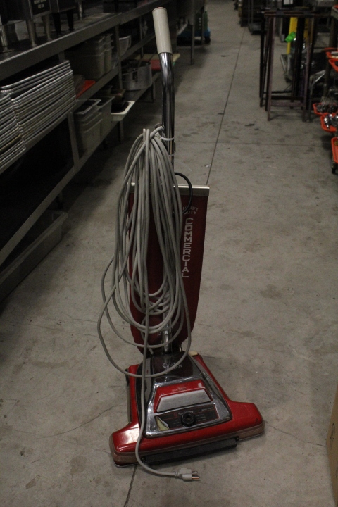 lot 101 image: vacuum cleaner