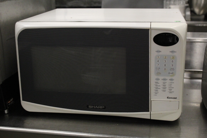 lot 108 image: Microwave
