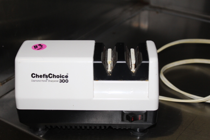 lot 113 image: Electric knife sharpener
