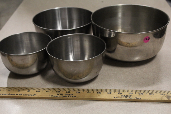 lot 120 image: Mixing bowl lot