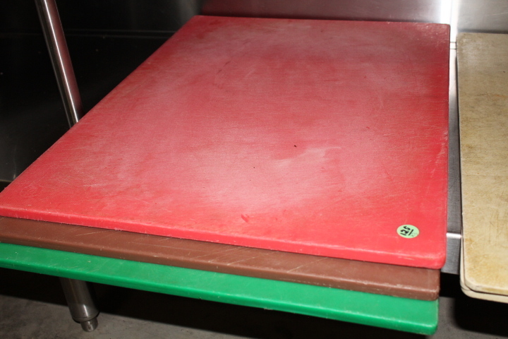 lot 125 image: Cutting Boards