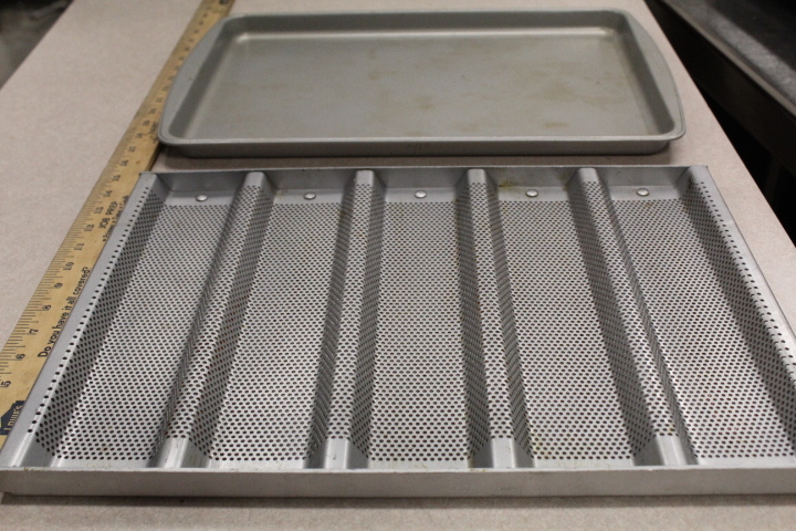 lot 129 image: Baking sheet lot