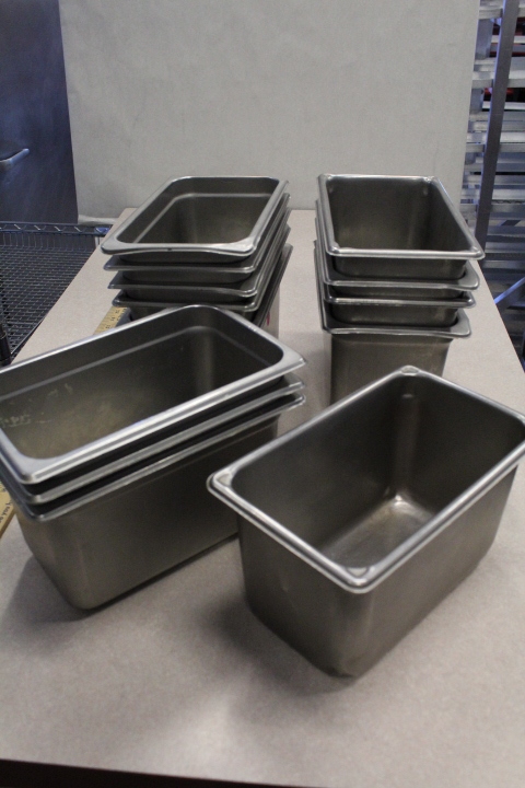 lot 139 image: 14 size insert pans