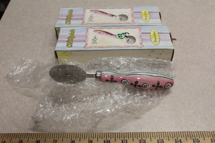 lot 172 image: Pizza cutters