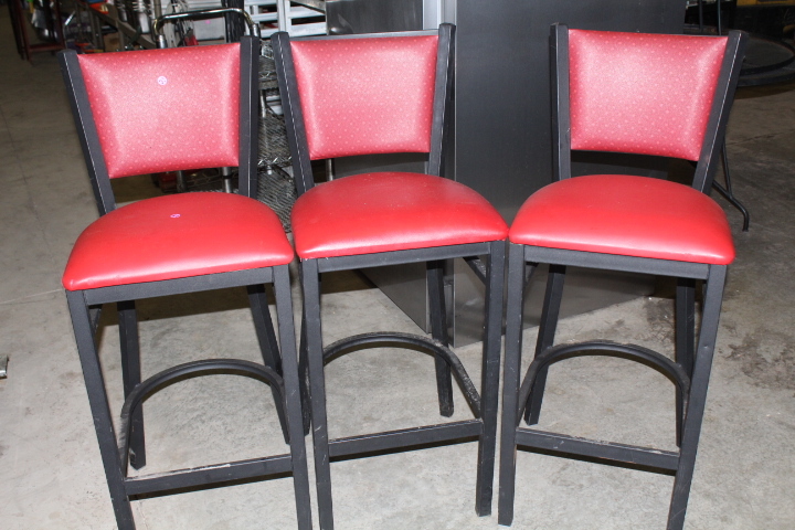 lot 182 image: Bar stools