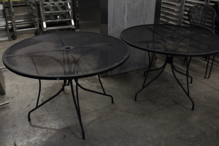 lot 184 image: Outdoor tables