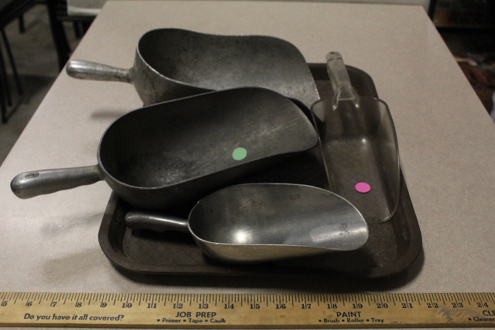 lot 208 image: Ingredient scoop lot