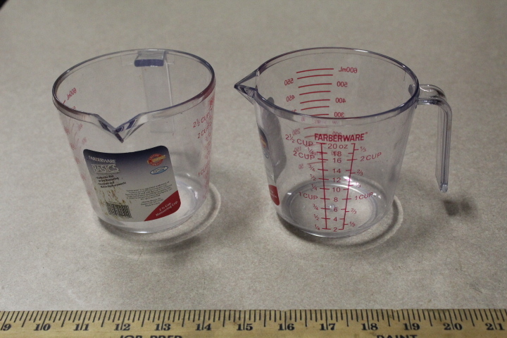 lot 211 image: measuring cups