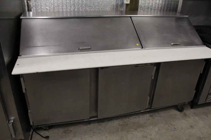 lot 6 image: 72 Mega top sandwich  salad prep cooler