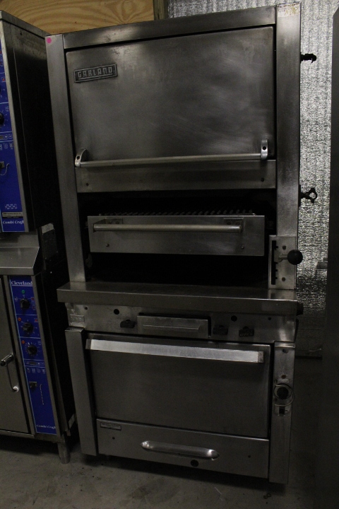 lot 14 image: Garland Broiler  convection oven
