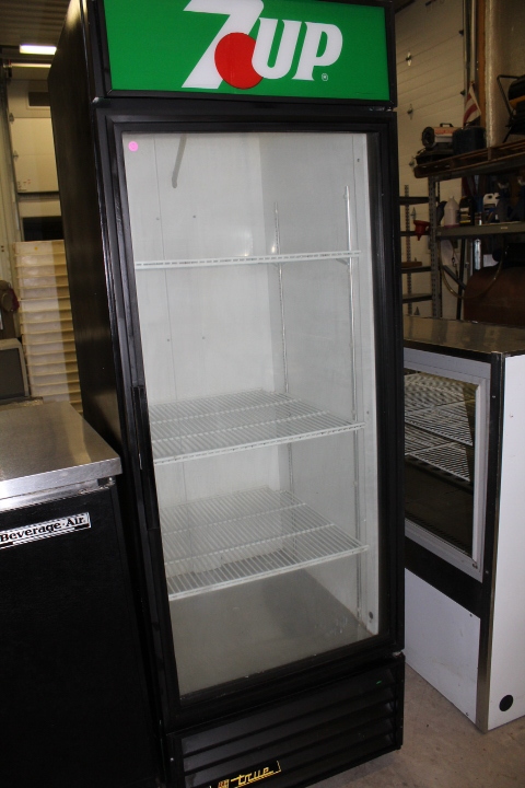 lot 17 image: True glass door cooler  merchandiser