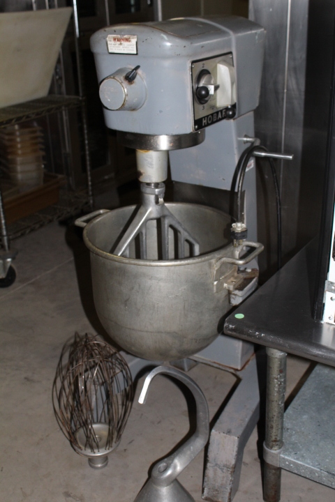 lot 23 image: Hobart 30 quart mixer