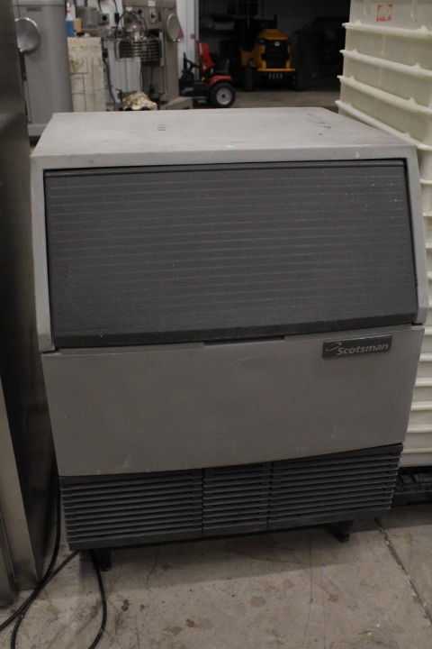 lot 32 image: Scotsman Ice Machine