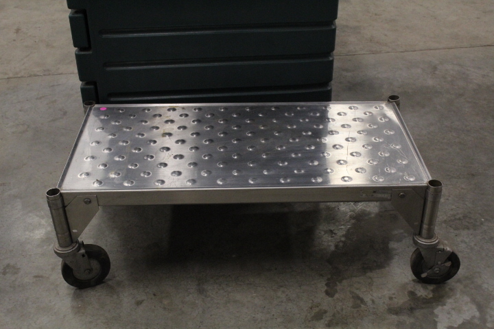 lot 39 image: Dunnage rack  cart