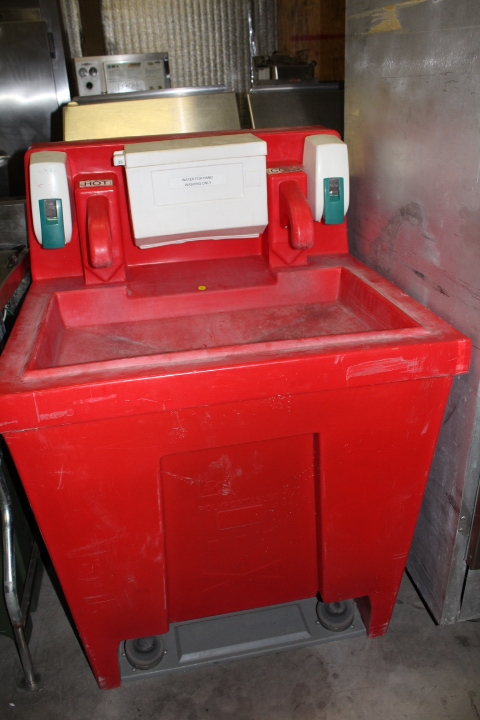 lot 47 image: Outdoor hand washing station