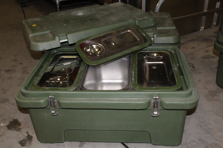 lot 48 image: Cambro Food Pan Carrier