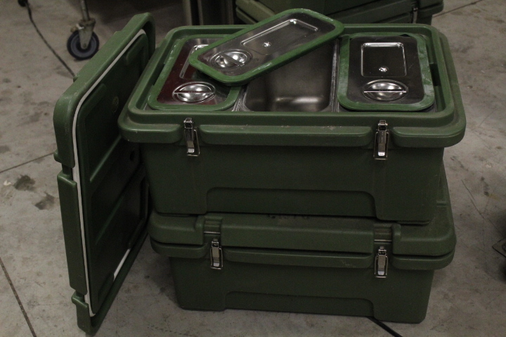 lot 50 image: Cambro Food Pan Carrier