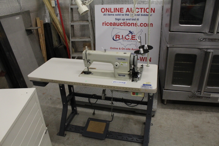 lot 62 image: Heavy Duty Sewing Machine