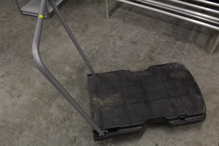 lot 65 image: Rubbermaid Cart