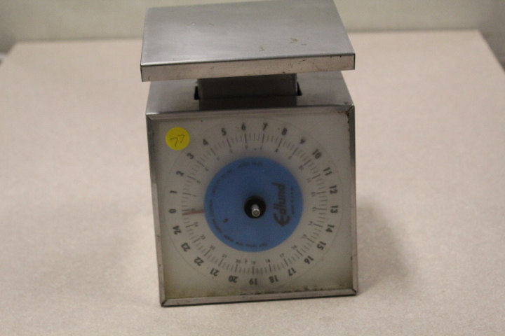 lot 77 image: Edlund 25 lb scale