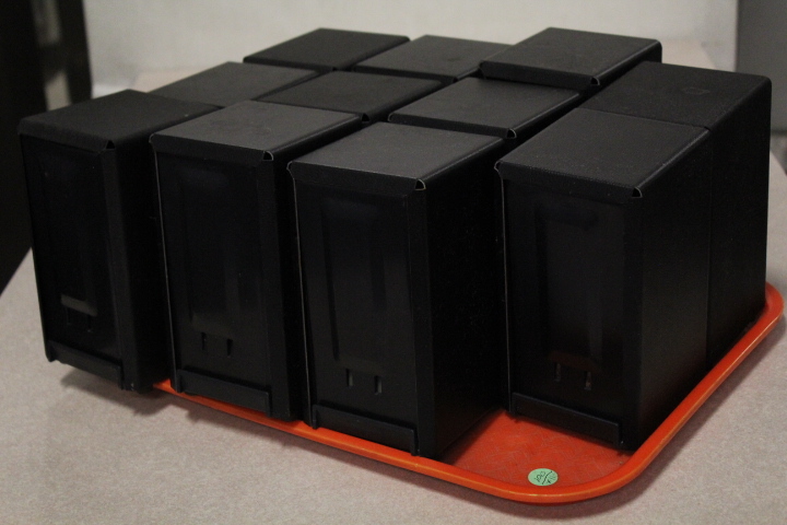 lot 100 image: Napkin dispensers