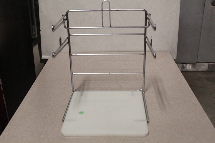 lot 102 image: Bagging rack