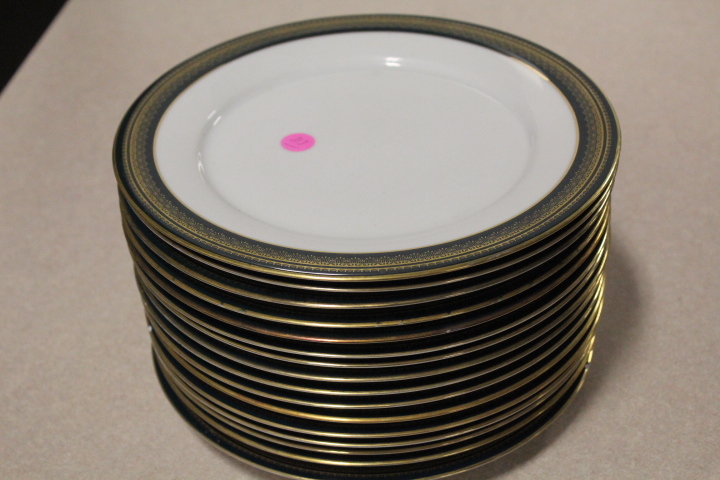 lot 113 image: Plate lot