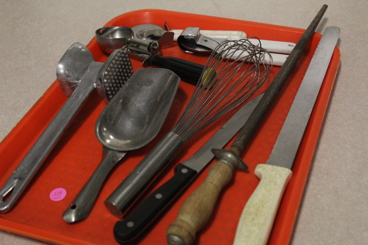lot 119 image: Utensil Lot