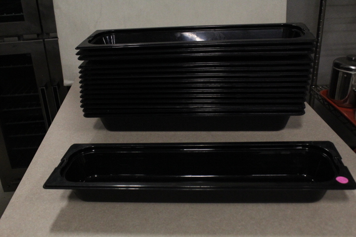 lot 122 image: 12 size long insert pans