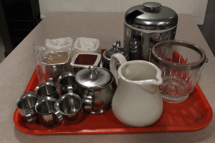 lot 127 image: Beverage Serving Lot