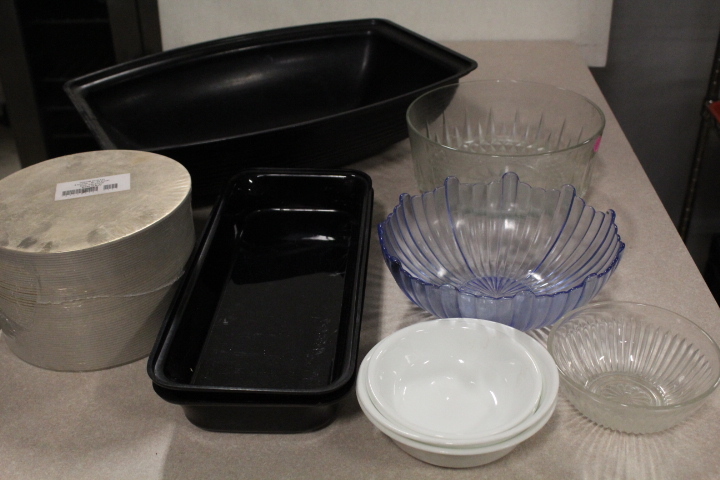 lot 132 image: Various shelf lot