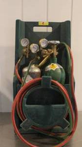 lot 9 image: Small Torch Set