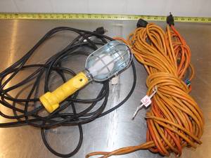 lot 31 image: Work Light and Extension Cord Lot - Used