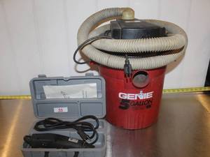 lot 33 image: Shop Vacuum and Dremel Lot