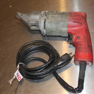 lot 40 image: Milwaukee Sheetmetal Shears