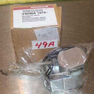 lot 49A image: Honeywell Delayed Oil Valve - NIB