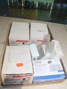 lot 92 image: Thermostats - New