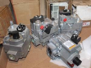 lot 154 image: Gas Valves - Some are New in Box