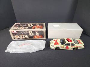 lot 15 image: #8 Budweiser  Fathers Day 2006 Monte Carlo SS 124 NASCAR Limited Edition Dale Earnhardt Jr.