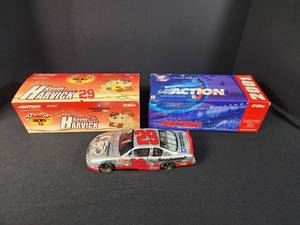 lot 33 image: #29 GM Goodwrench Service Plus Looney Tunes 2001 Monte Carlo 124 NASCAR Limited Edition Kevin Harvick 2001 (lot B)